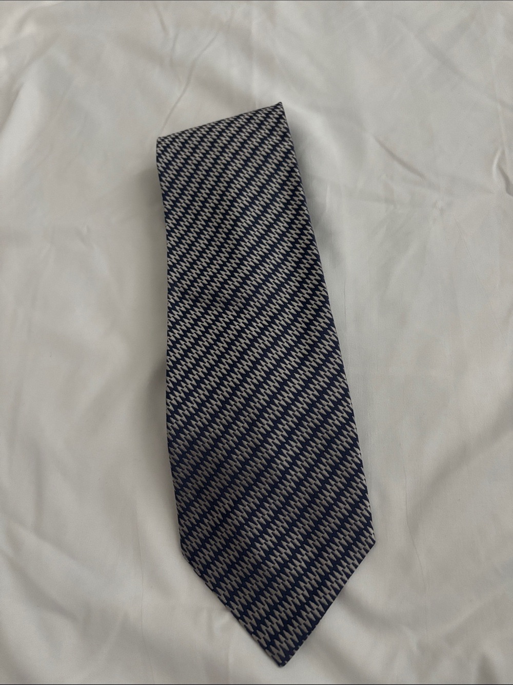 Charvet Classic Navy and Gray Houndstooth Men's Tie - Elegant Business Accessory